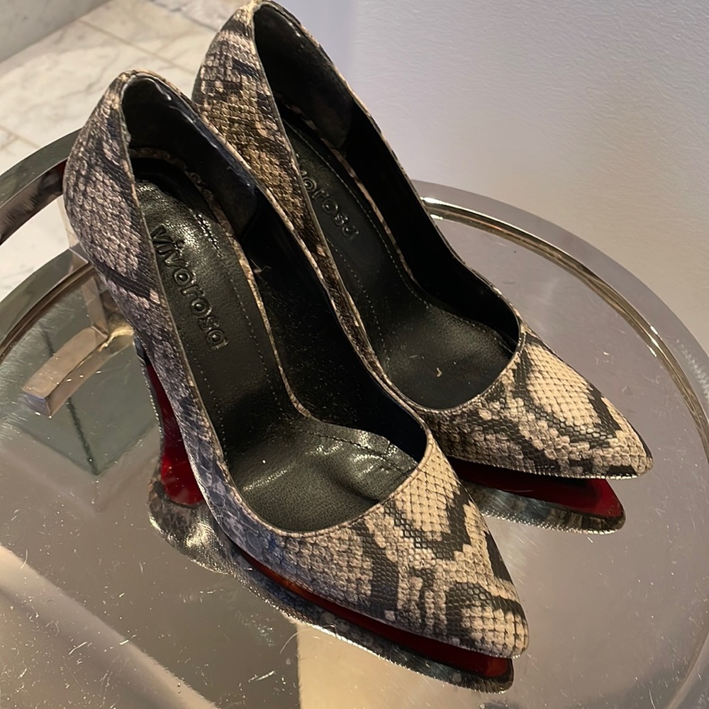 vivorosa Snakeskin Pumps Grey